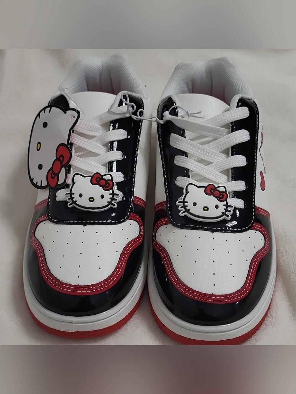 Sanrio Hello Kitty womens Low Top Sneakers Lace Up Colorblock US 7M